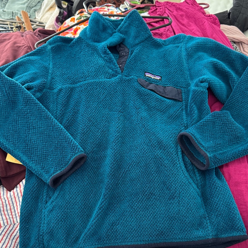 Patagonia Turquoise Pullover with kangaroo pocket